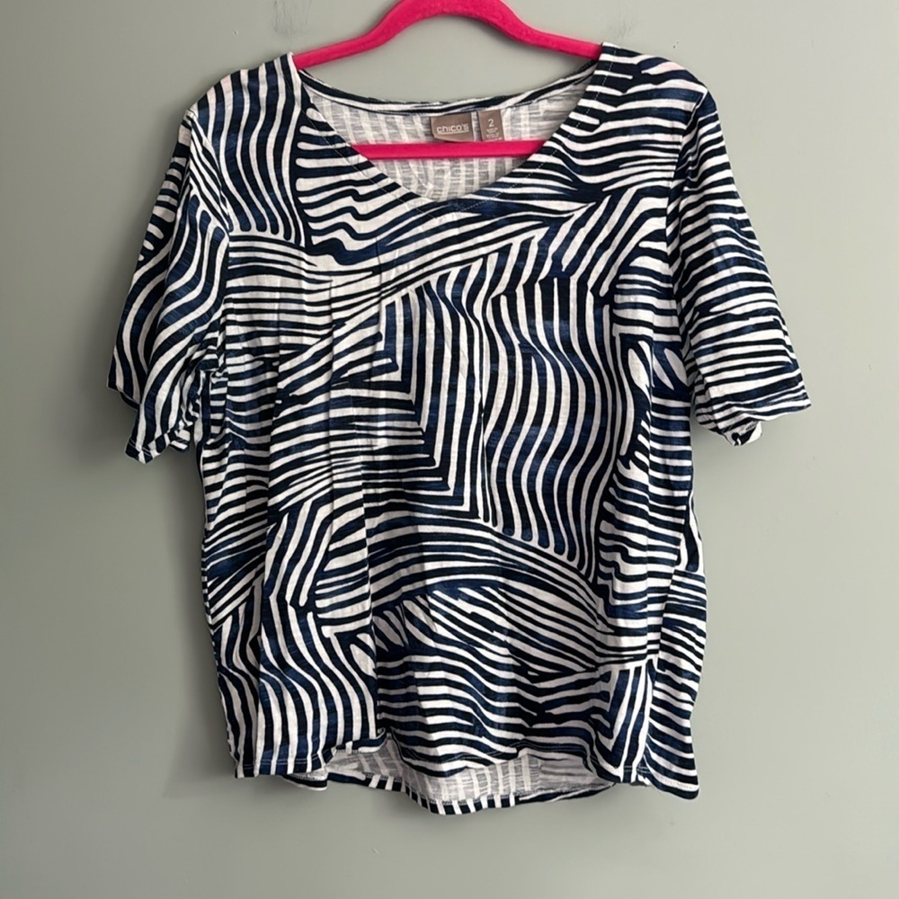 Chico’s Travelers Abstract Stripe Top SZ 2 (L) Wrinkle-Resistant Stretch Blouse
